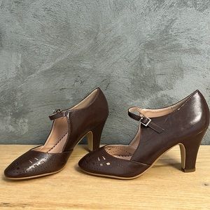JC Brown Chunky Cutout Mary Janes NWOT